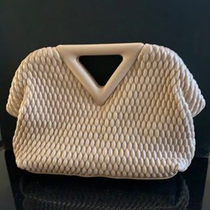 GORGEOUS Bottega Veneta Point leather handbag